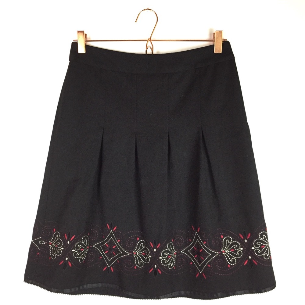 Ann Taylor LOFT Skirt Size 4 Black Floral